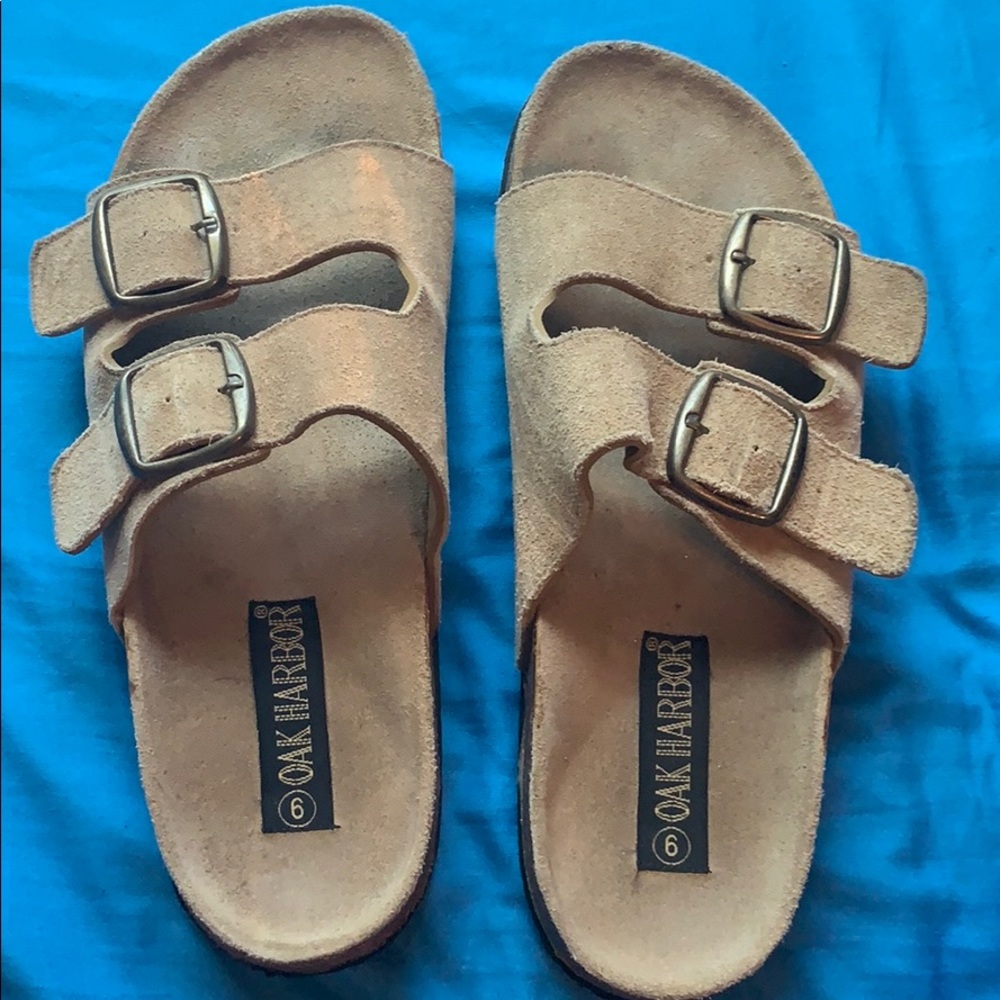 Size 9 , tan Oak Harbor shoes